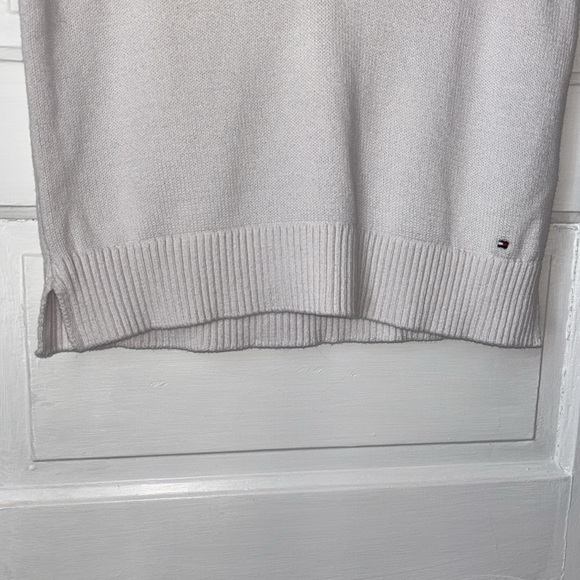 TOMMY HILFIGER V NECK SWEATER VEST - Picture 5 of 10